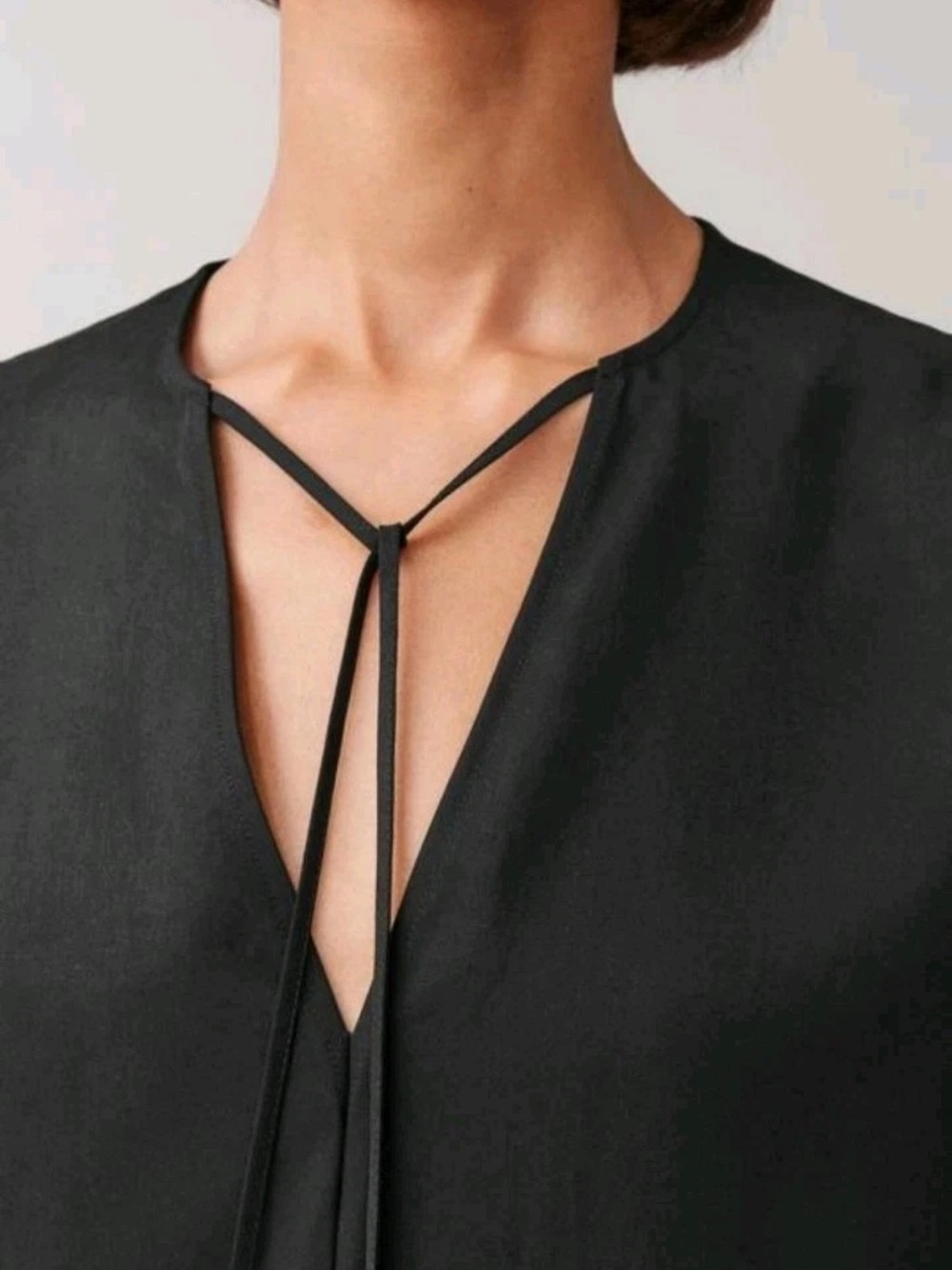 NWT COS 100% Lyocell Black V-Neck Oversized Lounge Tunic Top With Tie String - Picture 2 of 7